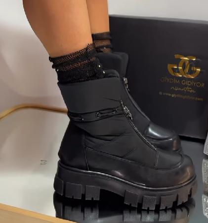 BLACK RAIN BOOTS