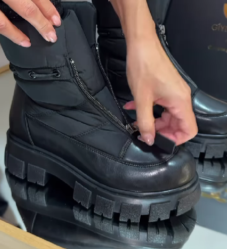 BLACK RAIN BOOTS