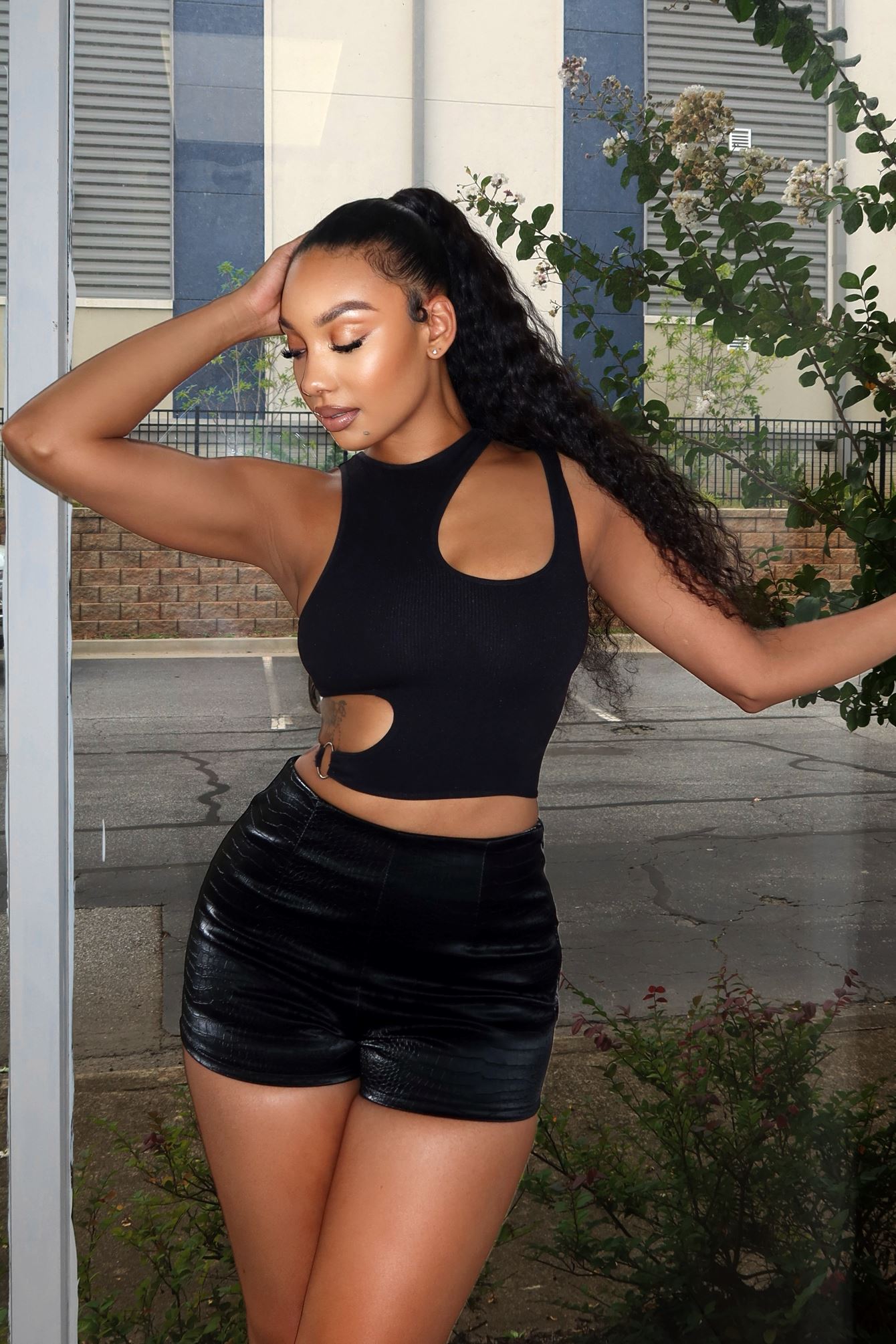 Blane Cutout O Ring Basic Top Crop Top EDGE