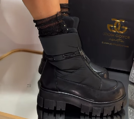 BLACK RAIN BOOTS